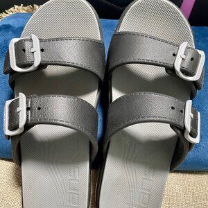 Dansko Black Size 40 Two Band Sandal -Squishy